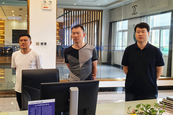 李縣長到羅平公司調研.jpg